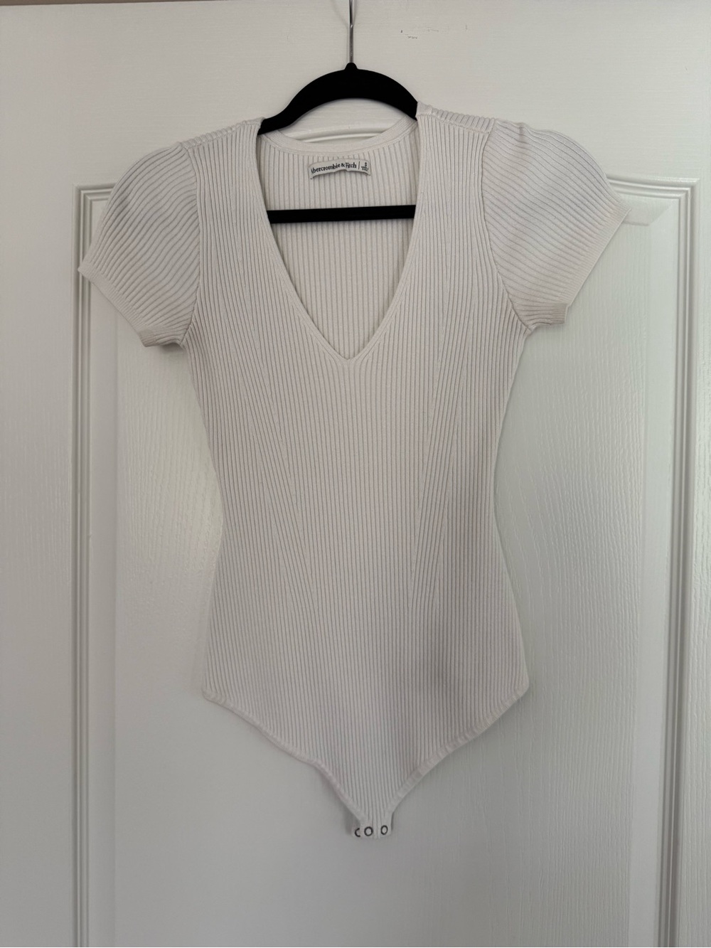 Abercrombie & Fitch Ribbed V-Neck Bodysuit in cream size S